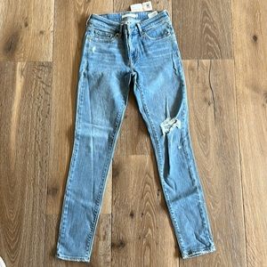 Levi Strauss 711 Skinny denim jeans, mid rise, slim through hip & waist, size 26